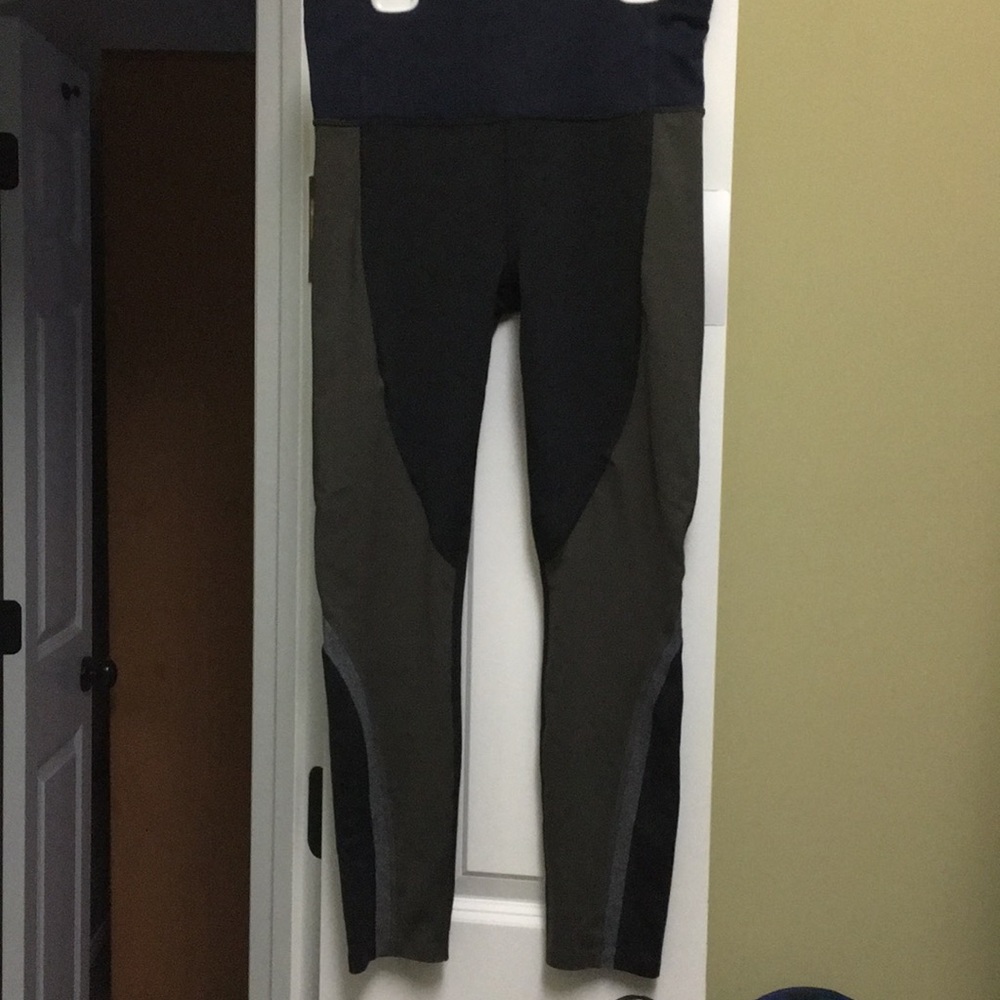 Athleta Spar Colorblock 7/8 Tight Size S